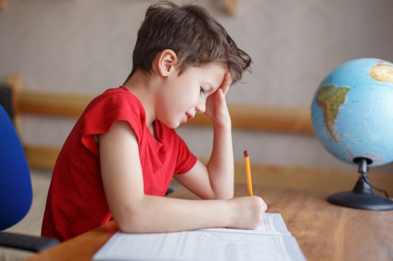Il faut que l'enfant soit intimement convaincu de l'importance d'une tâche scolaire pour maintenir ses efforts. Shutterstock Il faut que l'enfant soit intimement convaincu de l'importance d'une tâche scolaire pour maintenir ses efforts. Shutterstock