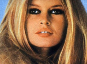 Cliquez ici pour accéder à la page de l'artiste Cliquez ici pour accéder à la page de l'artiste