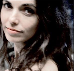 Cliquez ici pour accéder à la page de l'artiste Cliquez ici pour accéder à la page de l'artiste