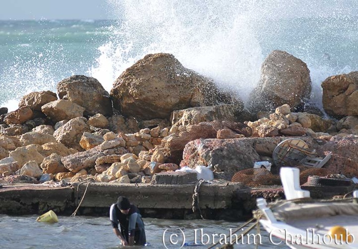 Protection contre les vagues! Photo (C) Ibrahim Chalhoub