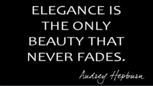 Le must de l'excellence et du luxe: qualité de service, savoir-être et étiquette Le must de l'excellence et du luxe: qualité de service, savoir-être et étiquette