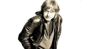 Cliquez ici pour accéder à la page de l'artiste Cliquez ici pour accéder à la page de l'artiste