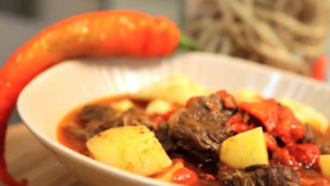 RECETTES EN VIDÉO - Goulasch hongrois RECETTES EN VIDÉO - Goulasch hongrois