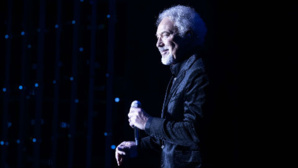 Tom Jones lors de son concert à Monaco. Photo (c) Monte-Carlo Société des Bains de Mer/ Philip Ducap.Cliquez ici pour accéder à la page de l'artiste Tom Jones lors de son concert à Monaco. Photo (c) Monte-Carlo Société des Bains de Mer/ Philip Ducap.Cliquez ici pour accéder à la page de l'artiste