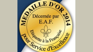 Médaille d’or pour service d’excellence dans le tourisme, l’hôtellerie et la restauration Médaille d’or pour service d’excellence dans le tourisme, l’hôtellerie et la restauration