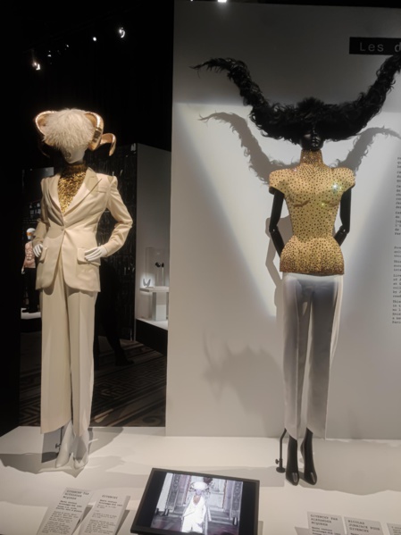 Haute Couture. Givenchy 1997, Palais Galliera. (c) Sarah Barreiros. Haute Couture. Givenchy 1997, Palais Galliera. (c) Sarah Barreiros.