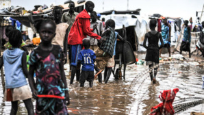 Les inondations sur le site de Tomping où sont protégés des civils. Elles ont rendu la vie difficile et malsaine pour les personnes déplacées. Photo (c) ONU / Isaac Billy Les inondations sur le site de Tomping où sont protégés des civils. Elles ont rendu la vie difficile et malsaine pour les personnes déplacées. Photo (c) ONU / Isaac Billy