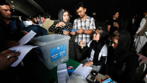 En présence d’observateurs internationaux et nationaux, la Commission électorale indépendante de l’Afghanistan vérifie les résultats du second tour de l’élection présidentielle. Photo (c) MANUA / Fardin Waezi