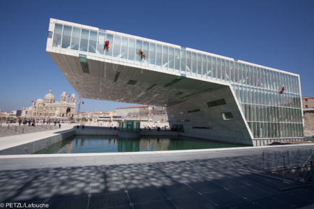 Au sommet de l'architecture parisienne : Les cordistes de Jarnias, gardiens des hauteurs et de l'histoire. (c) Véronique Wasa, Jarnias. Au sommet de l'architecture parisienne : Les cordistes de Jarnias, gardiens des hauteurs et de l'histoire. (c) Véronique Wasa, Jarnias.