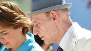 Aimer c'est regarder dans la même direction que l'être aimé. Photo libre de droits Aimer c'est regarder dans la même direction que l'être aimé. Photo libre de droits