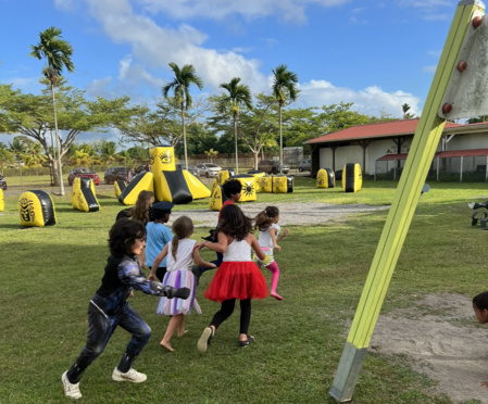 Moment de jeux. (c)Better fly. Moment de jeux. (c)Better fly.