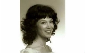 Cliquez ici pour accéder à la page de l'artiste