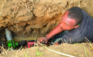 Les artisans-réparateurs des pompes, un maillon important de la chaîne. Photo (c) SBphoto Les artisans-réparateurs des pompes, un maillon important de la chaîne. Photo (c) SBphoto