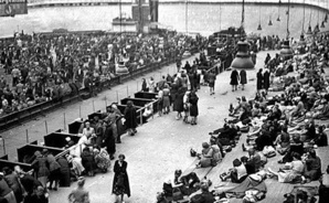 Juillet 1942. Plus de 8.000 Juifs sont parqués dans le Vélodrome d'Hiver avant leur déportation. Photo (c) DR