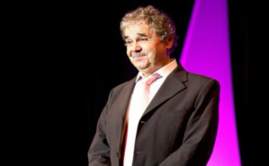 Cliquez ici pour accéder à la page de l'artiste Cliquez ici pour accéder à la page de l'artiste