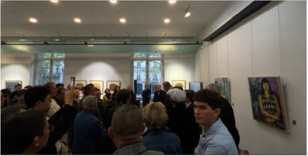 La foule se presse lors du vernissage (c) galerie ICI LABAS La foule se presse lors du vernissage (c) galerie ICI LABAS