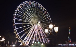 La grande roue, vue du socle du monument des Girondins. Photo (c) Cécile Domergue