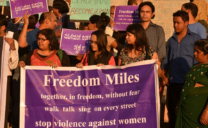 Suite au viol en réunion d'une étudiante en décembre 2012, les Indiens ont manifesté à Bangladore. Photo (c) DR