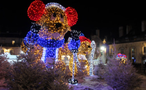Les trois castors surveillent la patinoire place de la Libération. Photo (c) Sarah Belnez. Les trois castors surveillent la patinoire place de la Libération. Photo (c) Sarah Belnez.