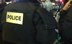 Policiers en patrouille lors d'un rassemblement à Place de la République, Paris. Photo © Lynda O.