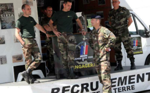 Opération de recrutement de l'armée de terre. Photo © Maxppp Opération de recrutement de l'armée de terre. Photo © Maxppp