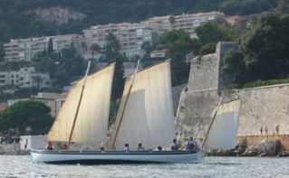 La Yole de Villefranche. Photo (c) Association Une Yole pour Villefranche. Cliquez ici pour découvrir le bateau et ses excursions La Yole de Villefranche. Photo (c) Association Une Yole pour Villefranche. Cliquez ici pour découvrir le bateau et ses excursions