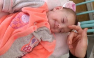 Eden après son opération qui sourit à la vie. Photo d'archives personnelles (c) Kelly Eden après son opération qui sourit à la vie. Photo d'archives personnelles (c) Kelly