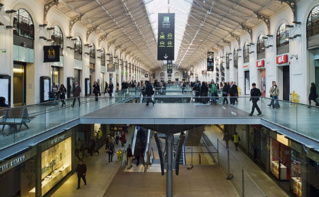 Hall de la gare Saint-Lazare à Paris. Photo (c) Jean-Christophe Benoist Hall de la gare Saint-Lazare à Paris. Photo (c) Jean-Christophe Benoist