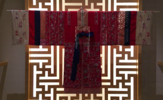 Hanbok, travail de In-Sook Son. Photo (c) Laëtitia Fromenteau Hanbok, travail de In-Sook Son. Photo (c) Laëtitia Fromenteau