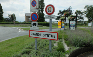 Panneau d'entrée dans la commune de Grande Synthe (c) Floflo62