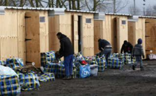 Premier camp humanitaire de France à Grande-Synthe