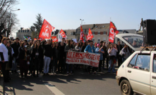La jeunesse manifeste au Mans le 17/03/2016. Photo (c) Alice Dutray La jeunesse manifeste au Mans le 17/03/2016. Photo (c) Alice Dutray