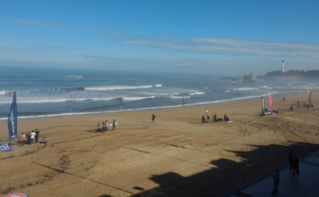 Première journée de compétition sur la Grande Plage de Biarritz. Photo (c) Julie Cartelier Première journée de compétition sur la Grande Plage de Biarritz. Photo (c) Julie Cartelier