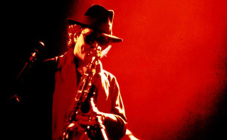 Gato s'est produit toute sa vie dans des clubs de jazz. Image du domaine public. Gato s'est produit toute sa vie dans des clubs de jazz. Image du domaine public.