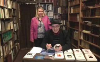 Florence Bardon aux côtés du poète Stephen Blanchard le 6 avril 2016. Photo (c) Sarah Belnez. Florence Bardon aux côtés du poète Stephen Blanchard le 6 avril 2016. Photo (c) Sarah Belnez.