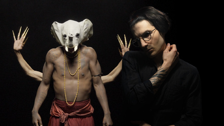 Louis Arlette voit des élephants avec le clip de Ganesha Louis Arlette voit des élephants avec le clip de Ganesha