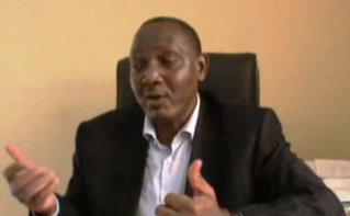 Le chef d'une jeune entreprise n'a pas toutes les cartes en main. Photo (c) Florence Esther Le chef d'une jeune entreprise n'a pas toutes les cartes en main. Photo (c) Florence Esther