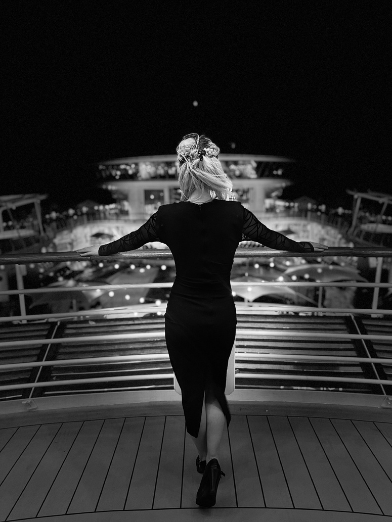 Wanderlust Ice & Ink – Édito: Living Two Lives at Once | Professional Ice Skater & Journalist Around the World (c) Gaelle Robert, Sarah B. Wanderlust Ice & Ink – Édito: Living Two Lives at Once | Professional Ice Skater & Journalist Around the World (c) Gaelle Robert, Sarah B.