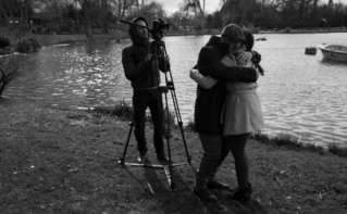 Photo du tournage publiée sur la page Facebook du réalisateur. Cliquez ici pour y accéder Photo du tournage publiée sur la page Facebook du réalisateur. Cliquez ici pour y accéder