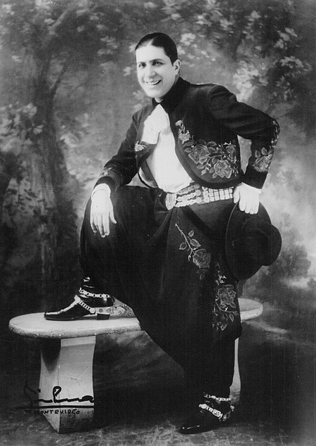 Carlos Gardel en costume traditionnel (c) DR