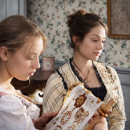 Isild le Besco dévoile le titre Les Murs de notre maison avec Emilie Dequenne