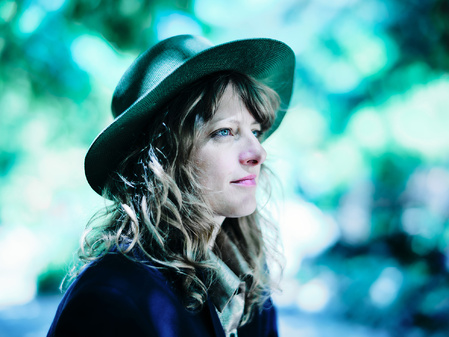 Dynah touche une corde sensible avec le clip de Sans Voix Dynah touche une corde sensible avec le clip de Sans Voix