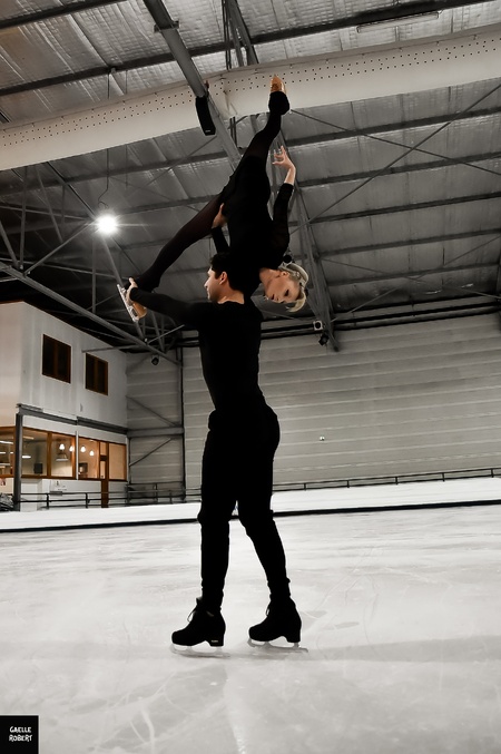 Wanderlust Ice & Ink – Édito : Vivre en tant qu’aérialiste professionnelle sur glace et patineuse de couple Wanderlust Ice & Ink – Édito : Vivre en tant qu’aérialiste professionnelle sur glace et patineuse de couple