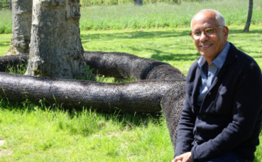 Yamou et le "Lien infini". Photo (c) A. Hubert Yamou et le "Lien infini". Photo (c) A. Hubert