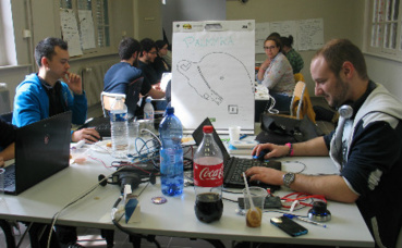 A la ville ils travaillent à faire des visites numériques pour les architectes. Nouveau défi, ils souhaitent permettre la visite de la cité antique de Palmyre détruite. Photo (c) C. Szumilo A la ville ils travaillent à faire des visites numériques pour les architectes. Nouveau défi, ils souhaitent permettre la visite de la cité antique de Palmyre détruite. Photo (c) C. Szumilo