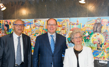 S.A.S. le Prince Souverain entouré de Claude Gauthier et de son épouse. Photo (c) Axel Bastello / Palais Princier S.A.S. le Prince Souverain entouré de Claude Gauthier et de son épouse. Photo (c) Axel Bastello / Palais Princier