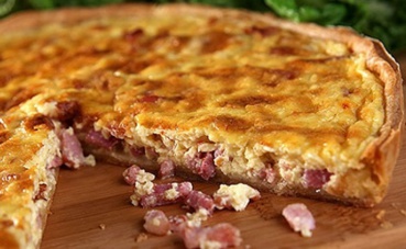 Quiche Lorraine réalisée grâce à la recette traditionnelle. Image du domaine public. Quiche Lorraine réalisée grâce à la recette traditionnelle. Image du domaine public.