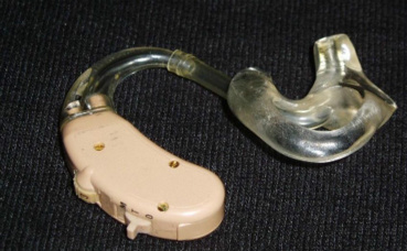 L'appareil auditif aide à renouer avec ses proches. Photo © Udo Schroter L'appareil auditif aide à renouer avec ses proches. Photo © Udo Schroter