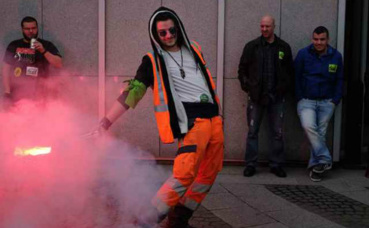 Clément lors d'une manifestation à Paris Montparnasse le 13 avril 2016. Photo (c) Margaux Smets. Clément lors d'une manifestation à Paris Montparnasse le 13 avril 2016. Photo (c) Margaux Smets.