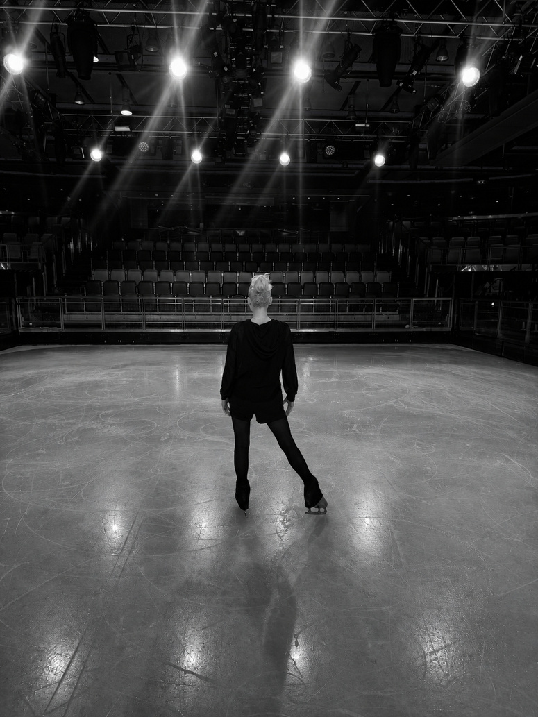 The shows follow a fixed rhythm, the technical structure is already set, and every element must be delivered with consistency. (c) Sarah Lepage. The shows follow a fixed rhythm, the technical structure is already set, and every element must be delivered with consistency. (c) Sarah Lepage.
